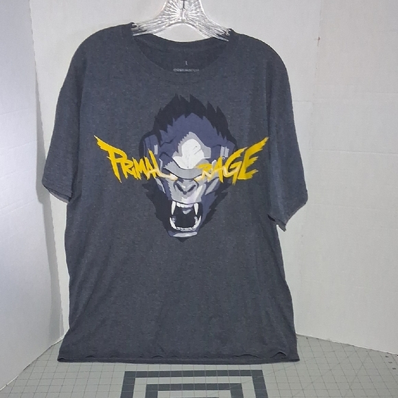 Loot Crate Gray Short Sleeve Tee with Graphic Design - Picture 1 of 7